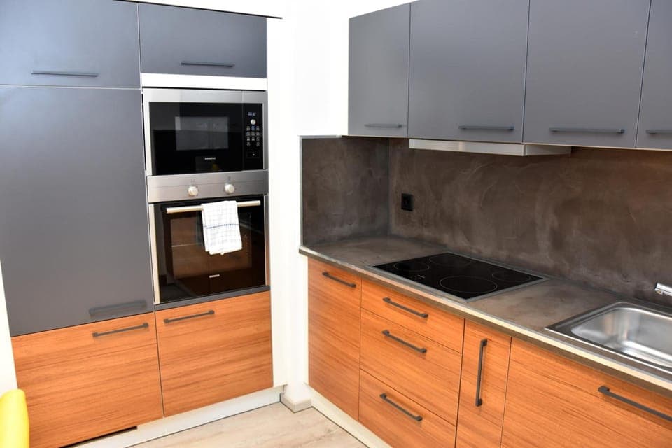 Full-size fridge, microwave, stovetop, espresso maker