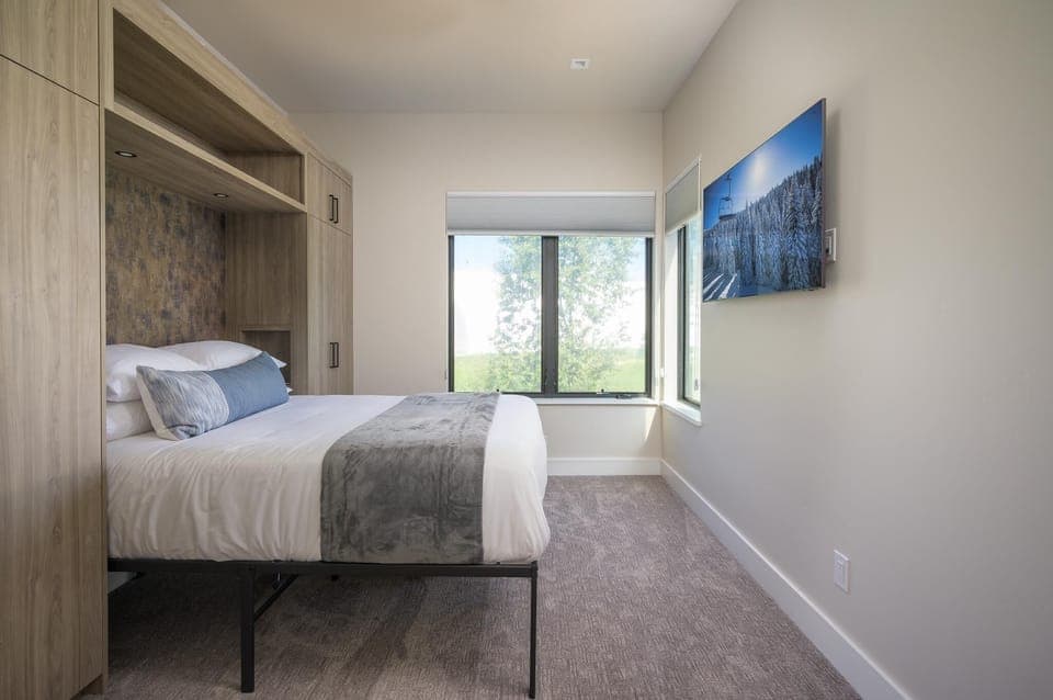 Second Queen bedroom on entry level