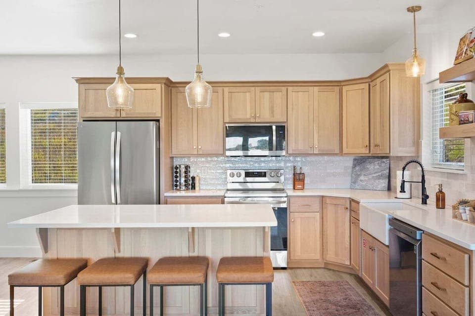 Well equipped kitchen for cooking