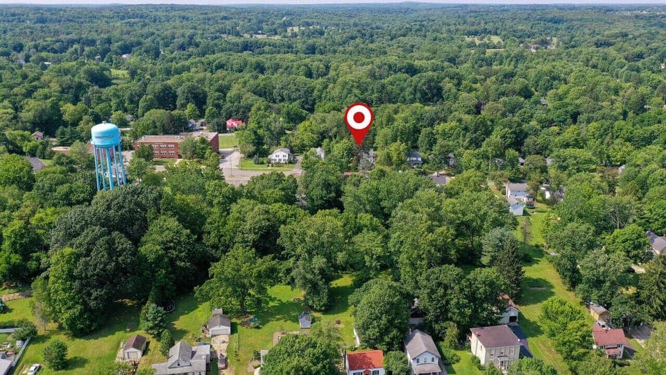 Birdseye View of location and town proximity