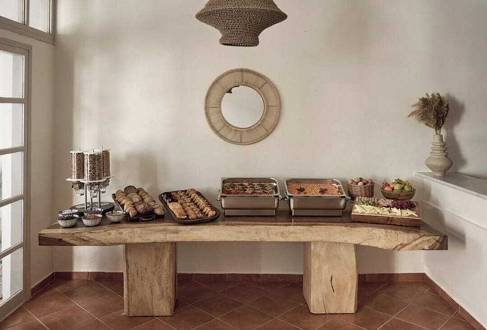 Free daily buffet breakfast