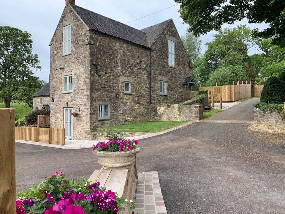 Atlow Mill - 5 bed converted water mill