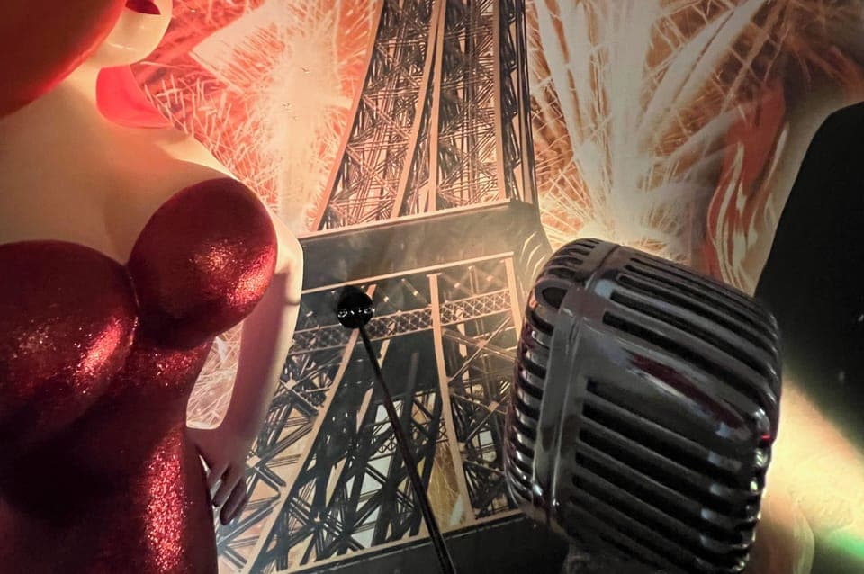 Exclusive Room, Non Smoking, Hot Tub | 1 bedroom, free minibar items, in-room safe, individually decorated