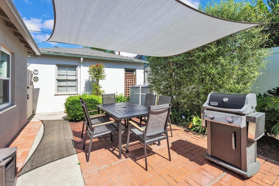 Back patio: BBQ, seating for 6, beach gear