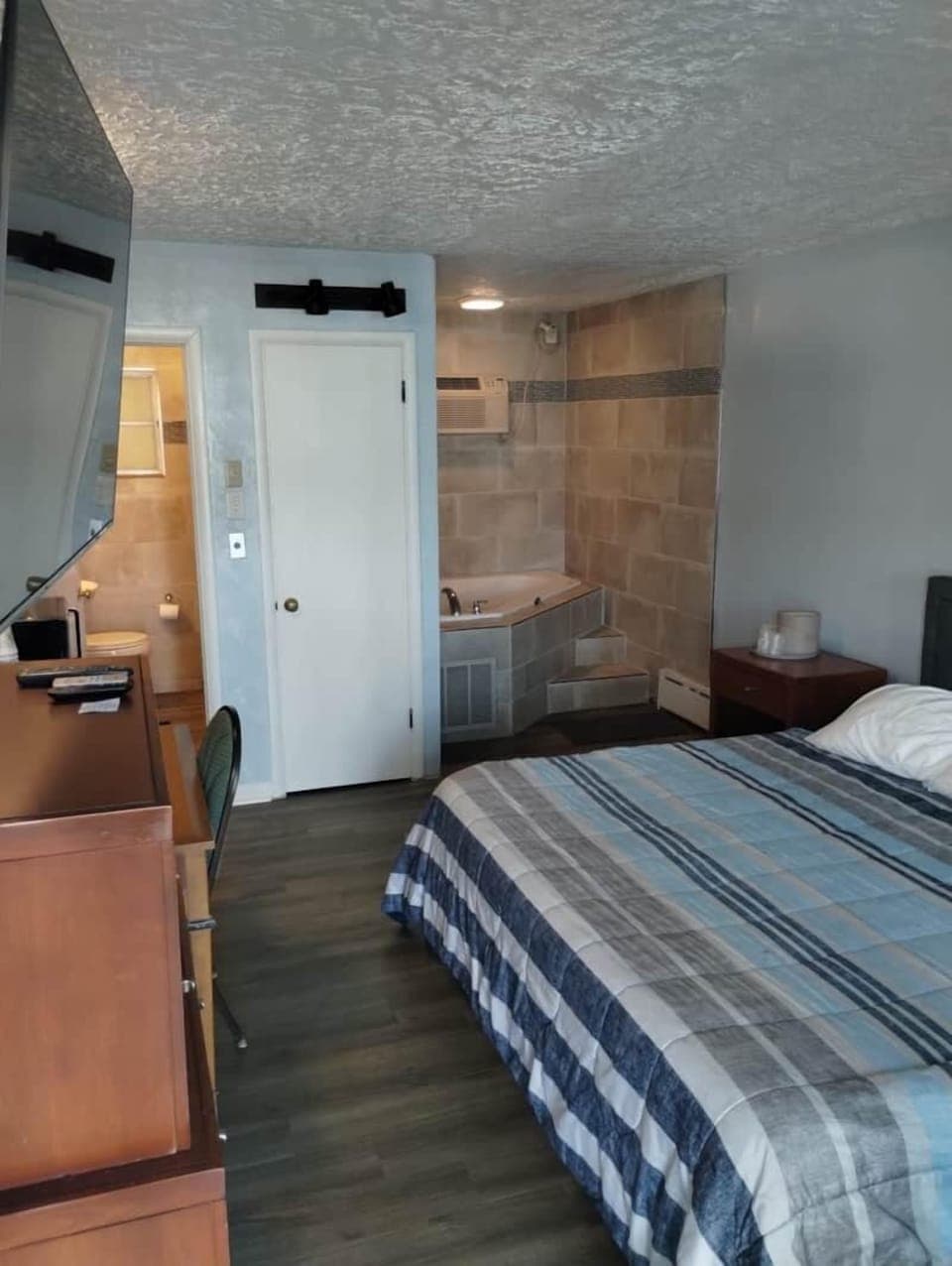 Honeymoon Room | Free WiFi