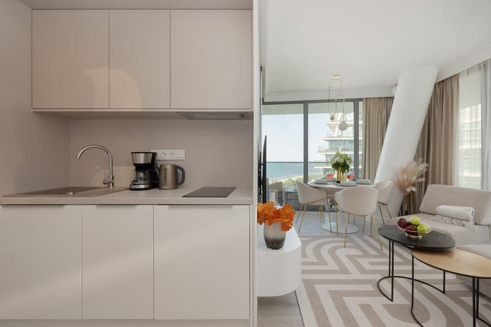 Compact kitchen with a clean, modern design and essential appliances for a comfortable stay.

