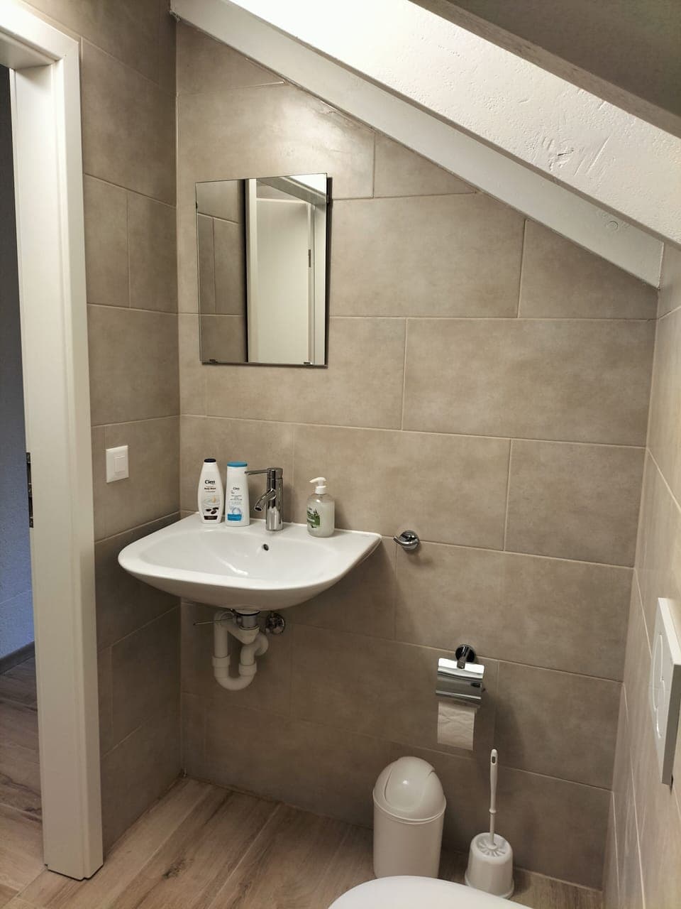 Standard Room | Bathroom | Shower, free toiletries, hair dryer, towels