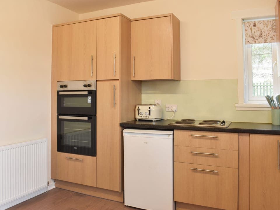 Kitchen | Muir Cottage - Asloun Farmstay, Alford