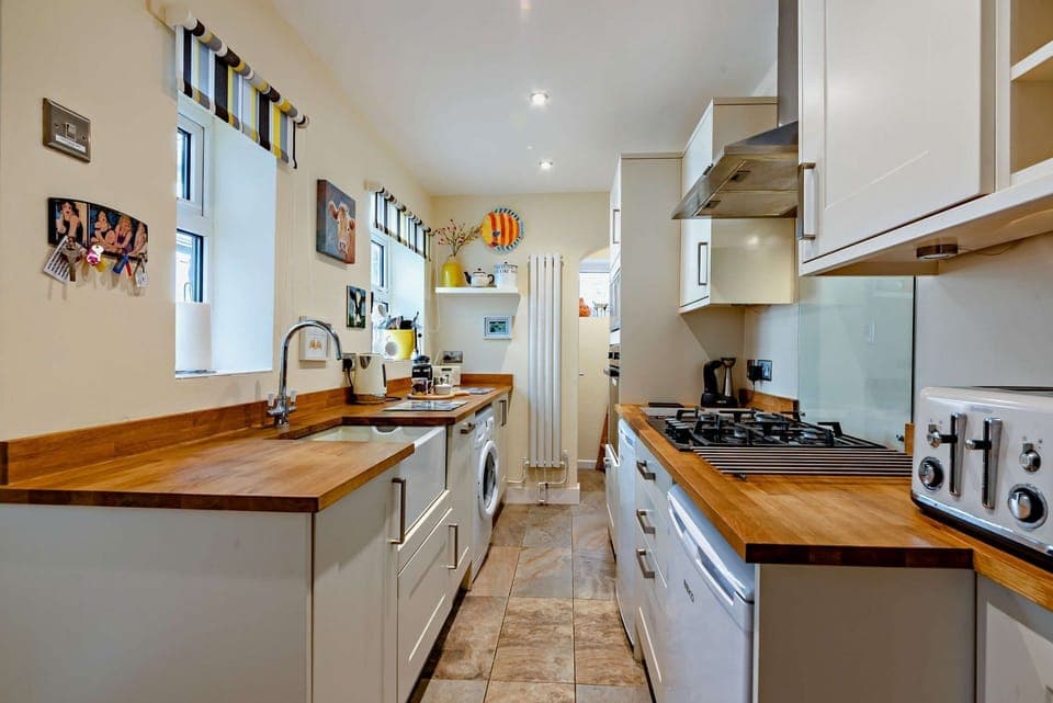 Tukes Cottage Kitchen - StayCotswold