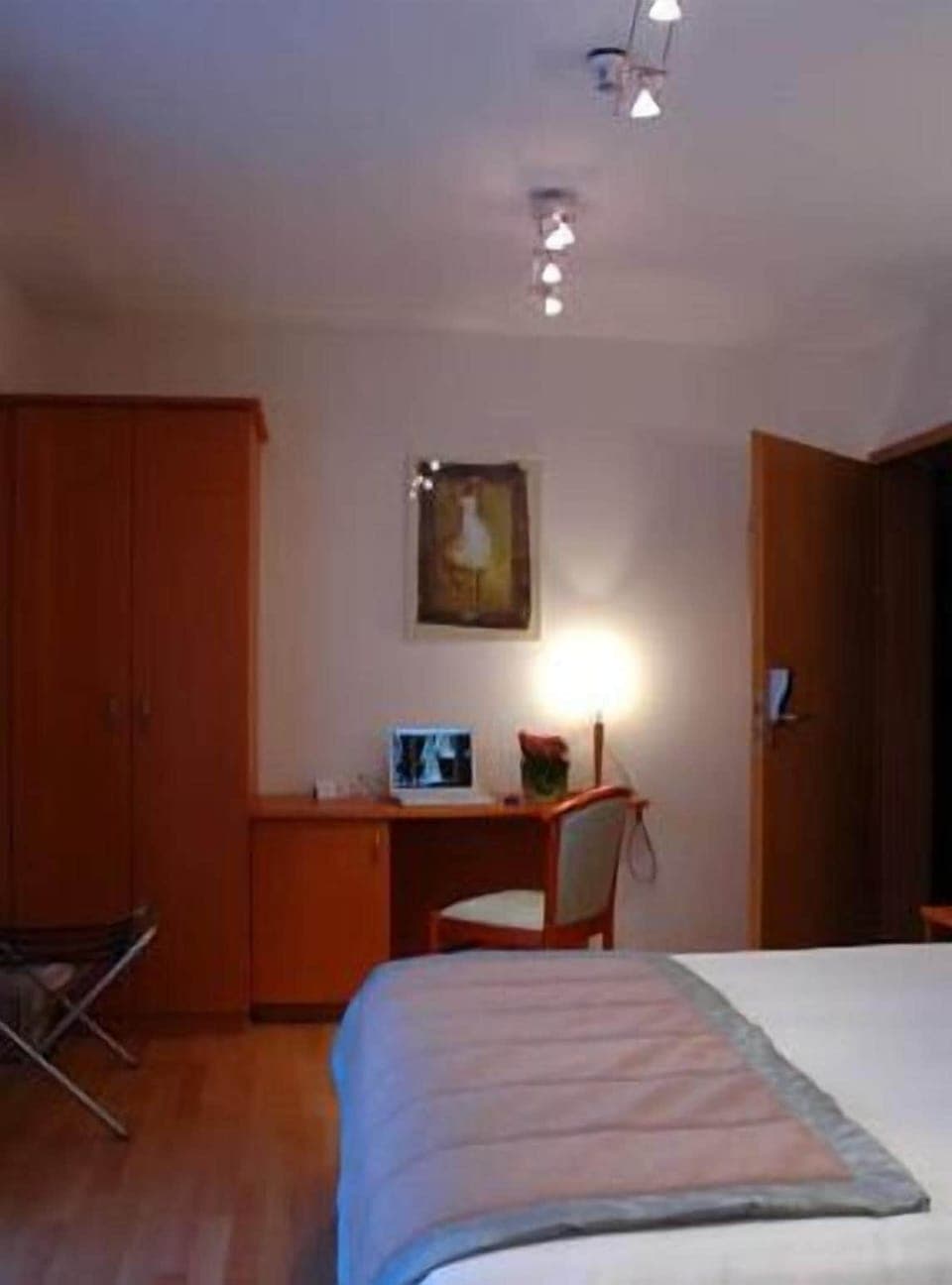 Double Room | Free cribs/infant beds, rollaway beds, free WiFi, bed sheets