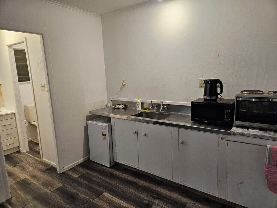 Family Room, Non Smoking, Kitchen (Family unit) | Private kitchen | Full-size fridge, coffee/tea maker