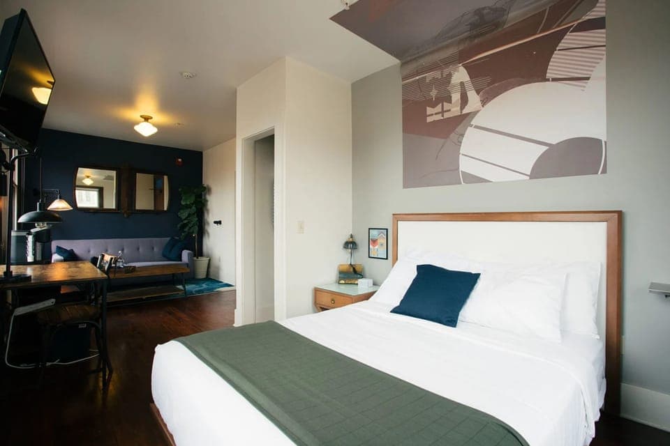 Deluxe Room | Blackout drapes, free WiFi, bed sheets, wheelchair access