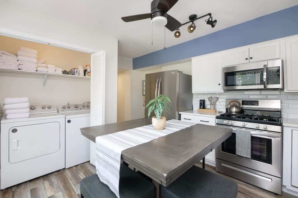 Spacious kitchen w/ central island & open layout for easy gatherings