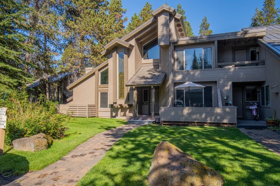 35 Tennis Village EXT-01