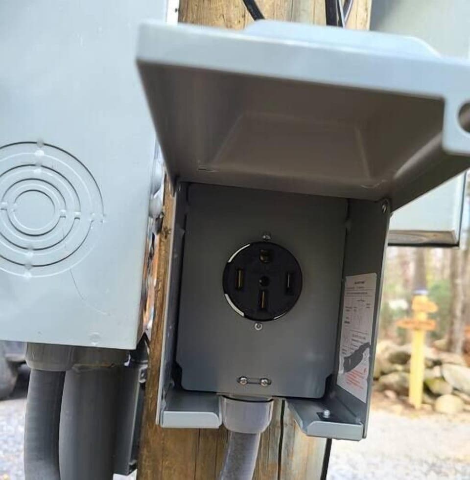 Nema 14-50R outlet for EV charging