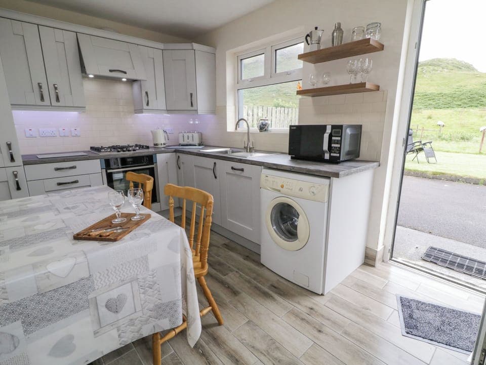 Dishwasher, electric kettle, toaster, cookware/dishes/utensils