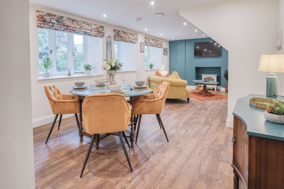 32-inch Smart TV with cable channels, fireplace