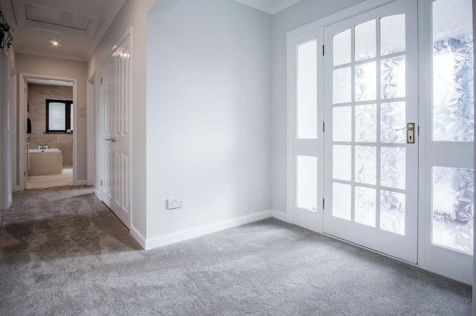 32-inch Smart TV with cable channels, fireplace