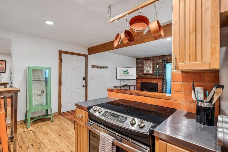 Cozy, rustic-style kitchen