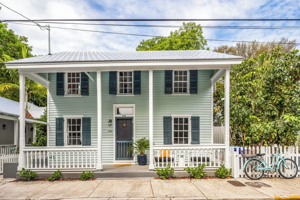 Historic Eyebrow Home Built in 1889