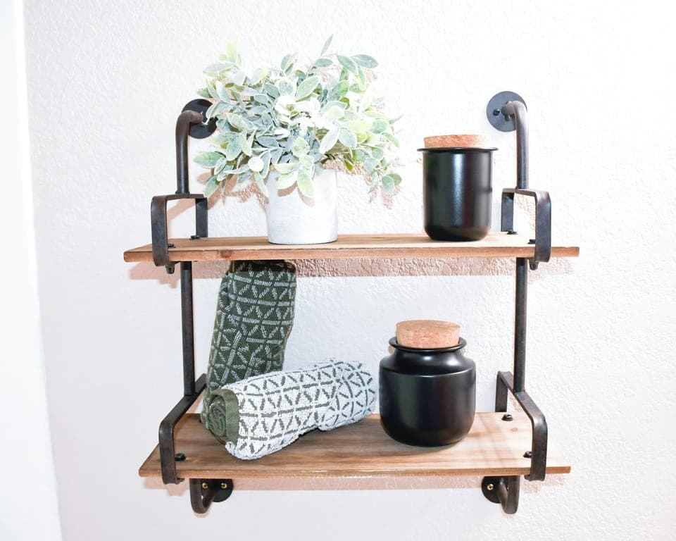 Guest bathroom decorative shelf