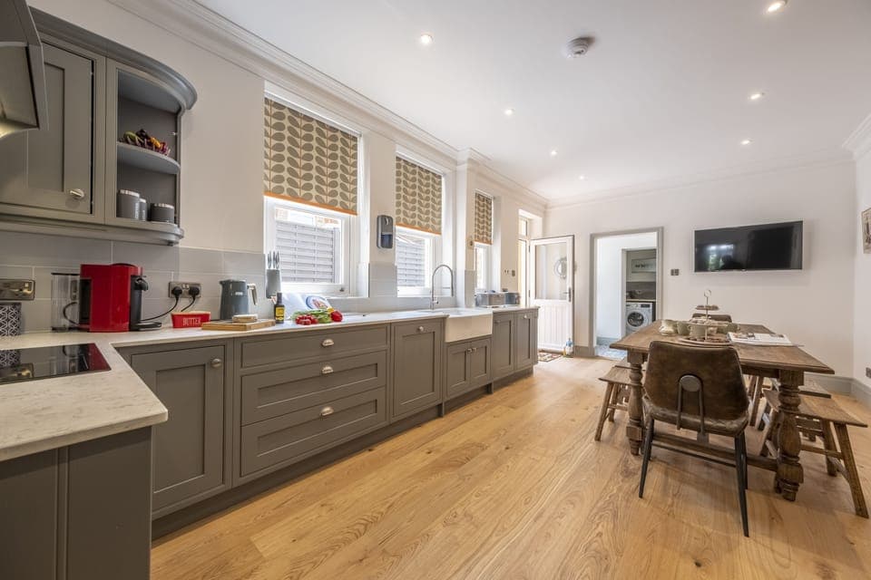 Ground floor: Kitchen and dining table