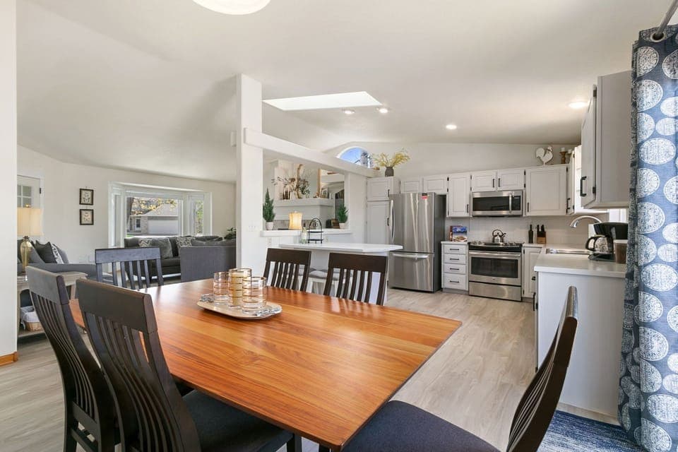 House, Multiple Beds, Patio, Garden View (2719 Daffodil Place) | Private kitchen | Fridge, microwave, oven, stovetop