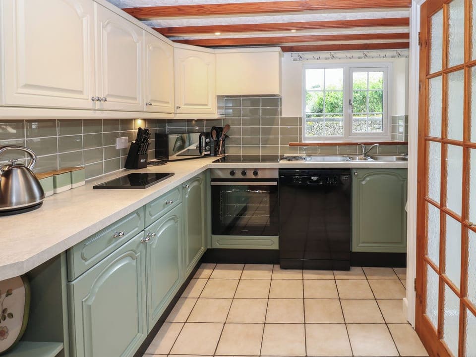 Cottage | Private kitchen | Fridge, dishwasher, cookware/dishes/utensils