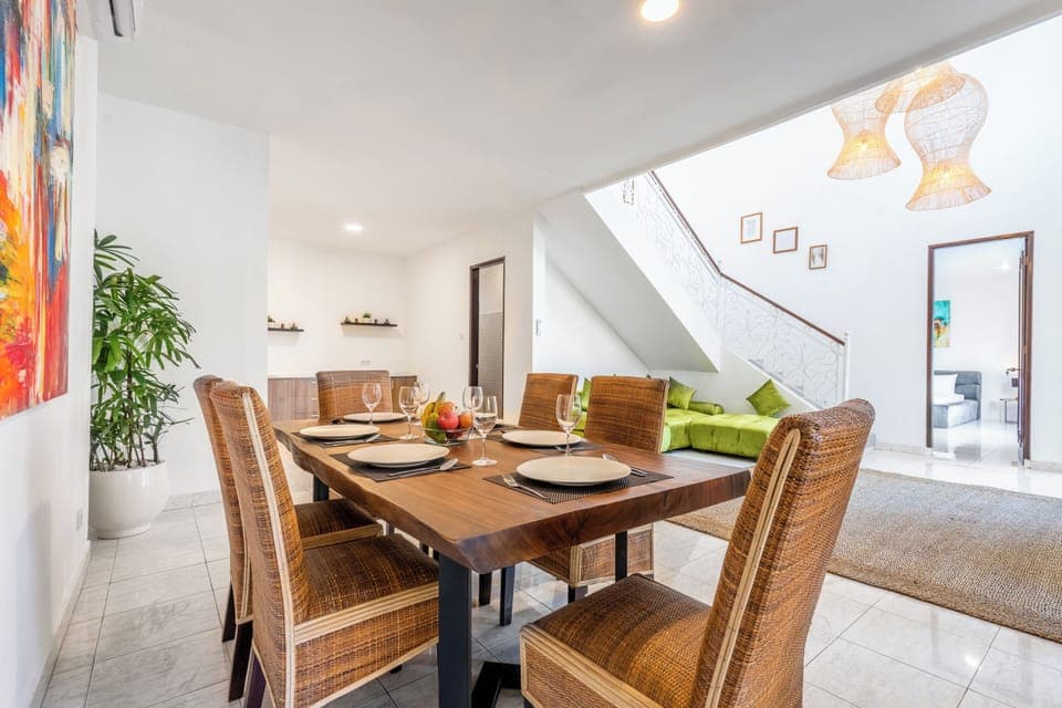 Deluxe Villa | Dining room