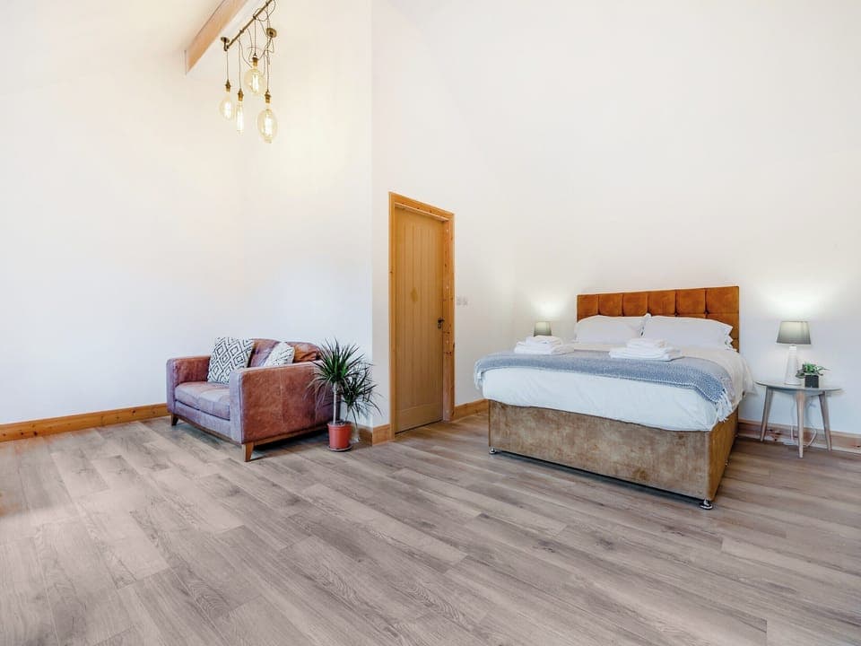 6 bedrooms, free WiFi, bed sheets