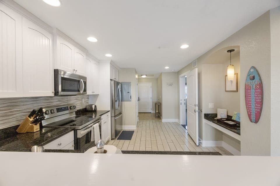 Kitchen, fully stocked w cooking/eating utensils