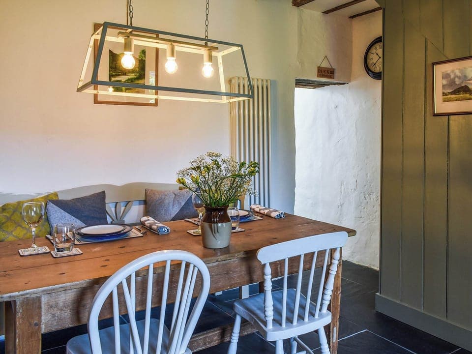 Living room/dining room | Sunnyside Cottage, Tremadog, near Porthmadog