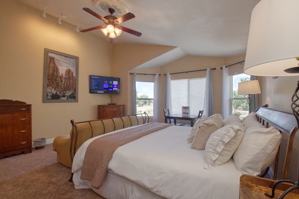 Monument Room | 1 bedroom, premium bedding, down comforters, individually decorated