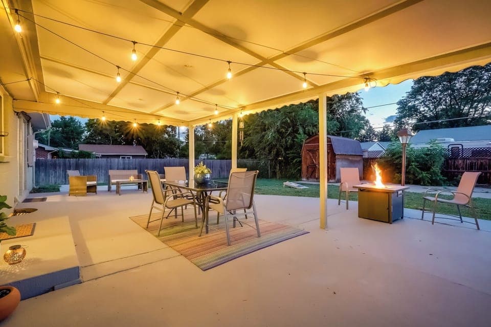 Outdoor dining