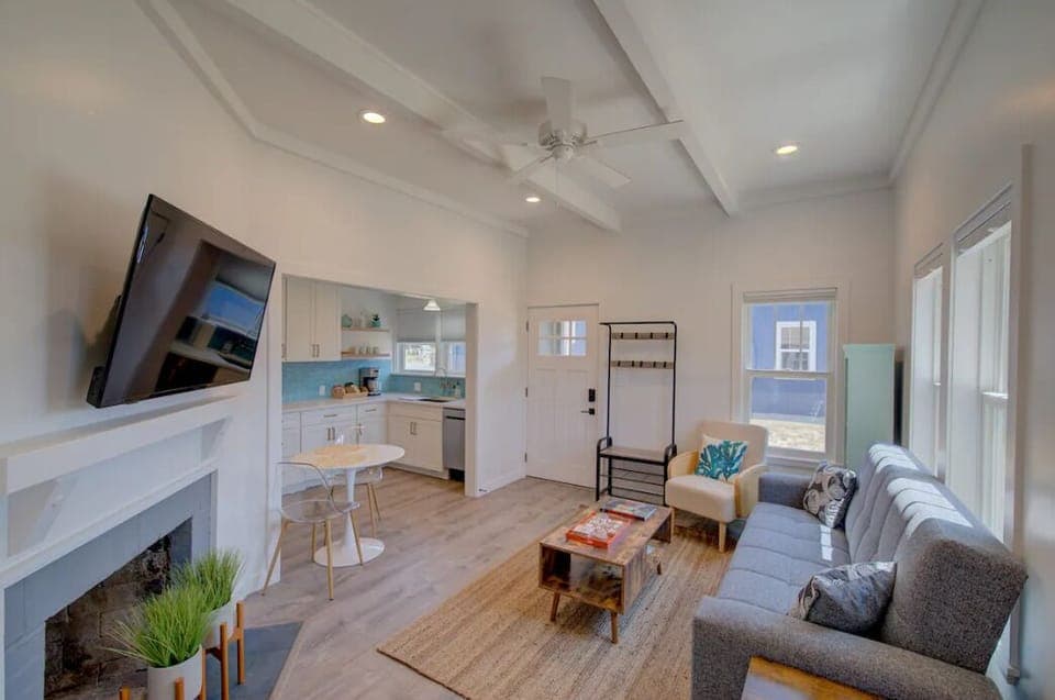 Small but spacious living room seats 4 comfortably