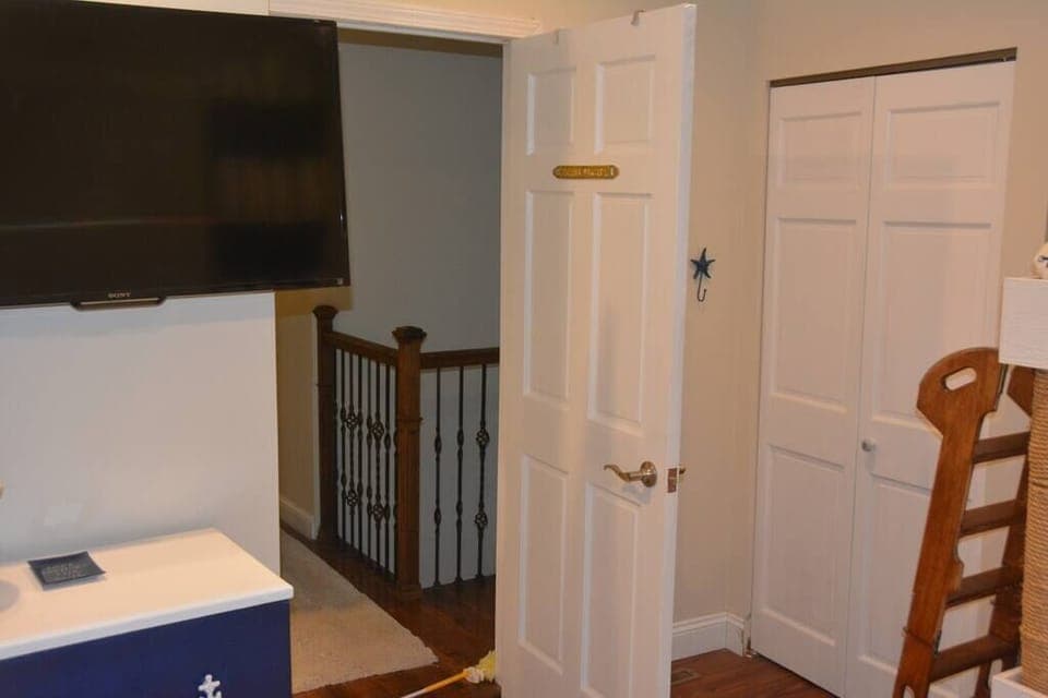 Upstairs / kids bedroom