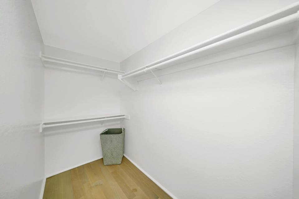 Primary bedroom - Walk in closet STR23-0052