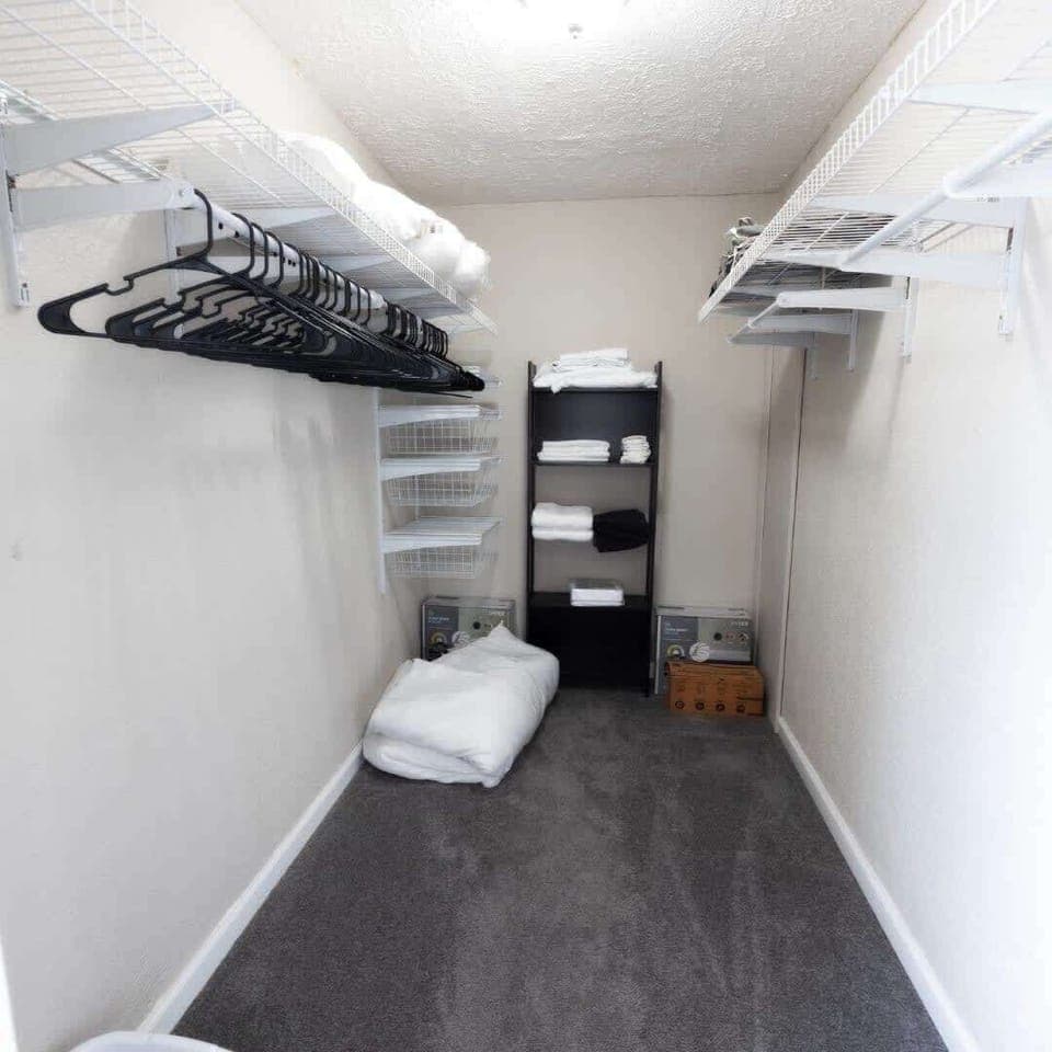 Walk-in Closet perfect for you!