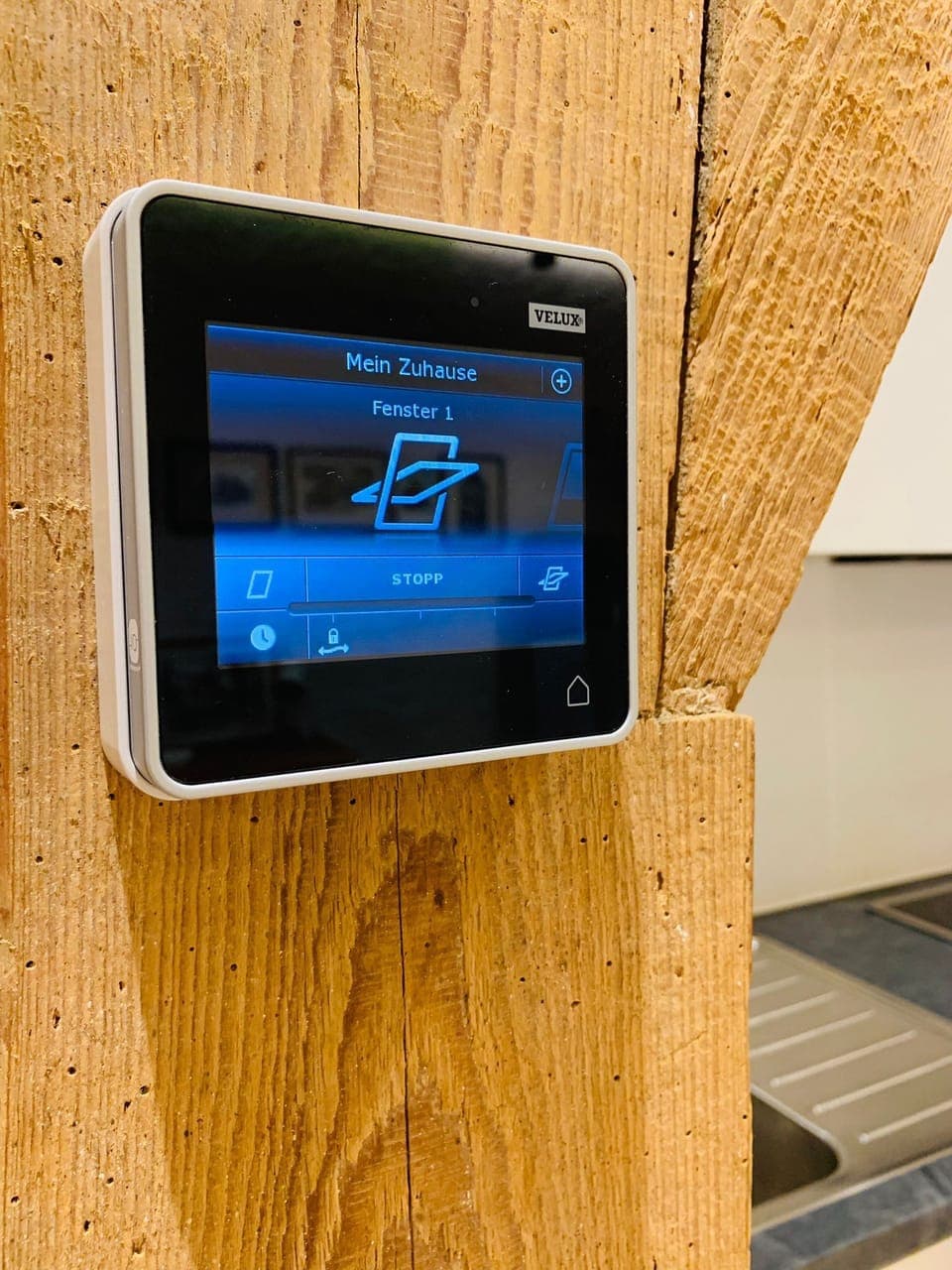 Fenster öffnet, schliesst und verdunkelt sich über diesen Fernbedienung