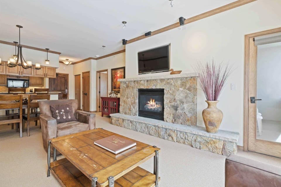 1685570656119-1748-1