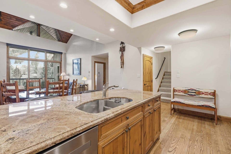 lb504-1400_55001930944_o