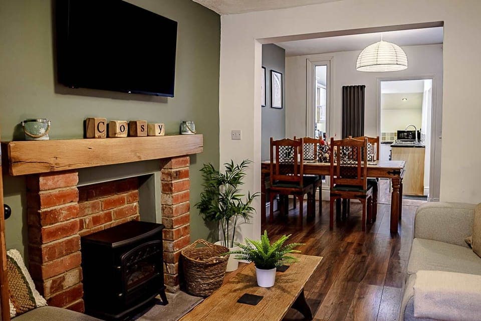 Church View Cottage, Matlock - Host & Stay