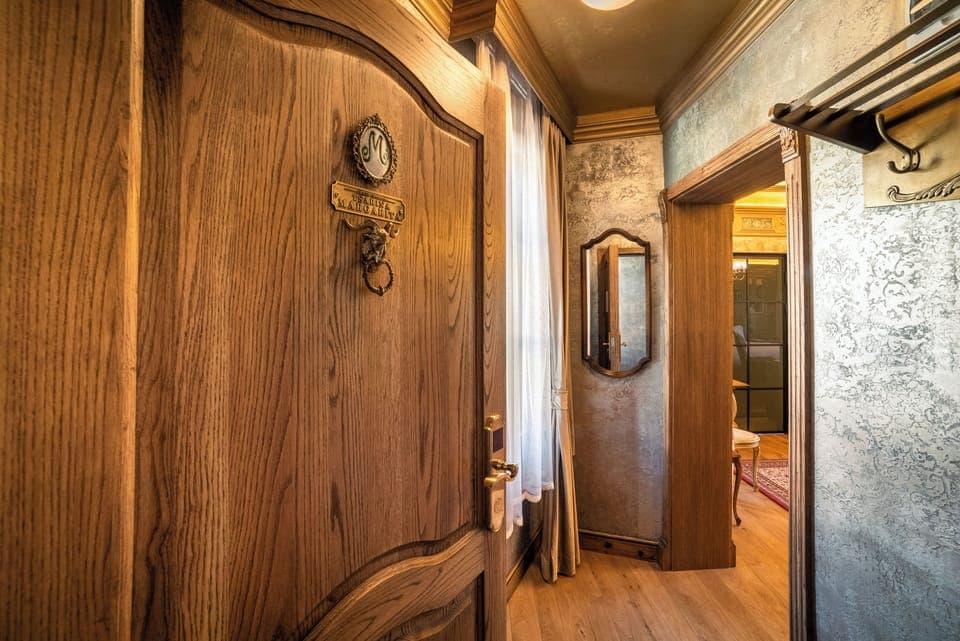 Premier Room | Egyptian cotton sheets, premium bedding, memory foam beds, minibar