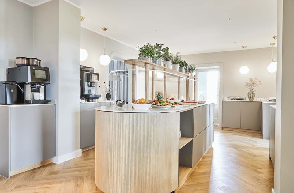 Daily buffet breakfast (EUR 14.90 per person)