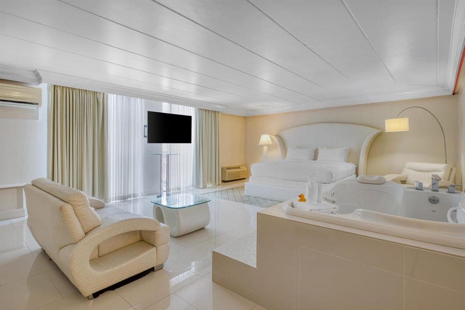 Suite, 1 King Bed, Hot Tub, City View | Premium bedding, pillowtop beds, desk, laptop workspace