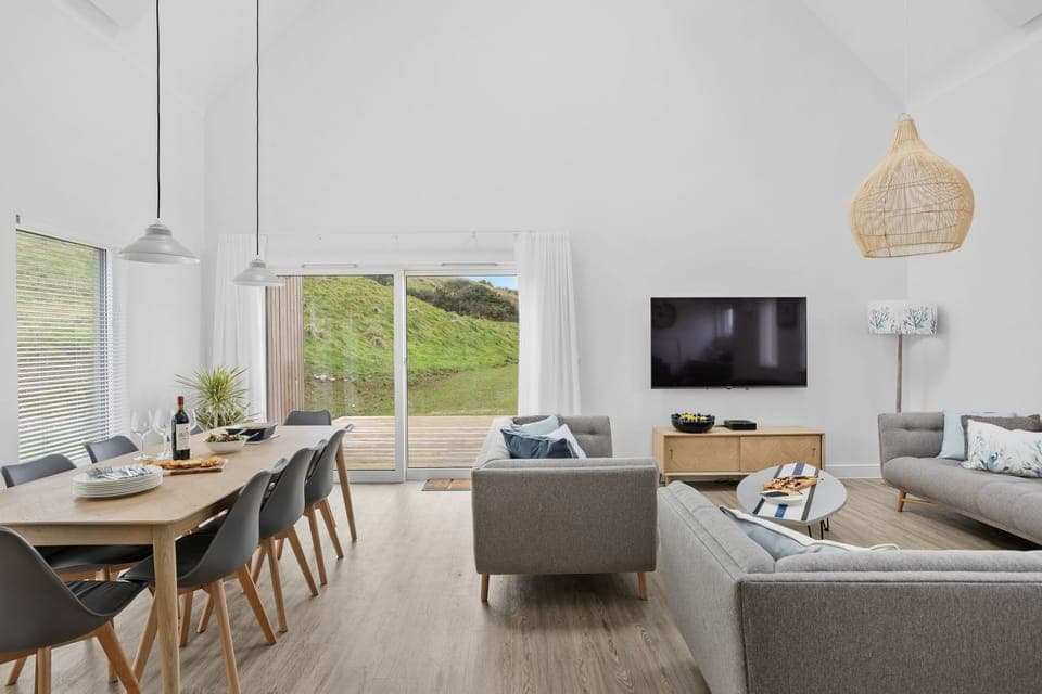 Open plan living area with seating for 8 guests - 7 The Vista, Willingcott