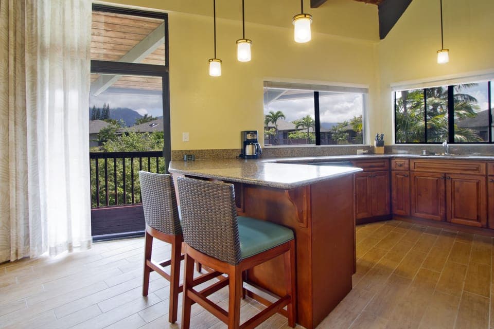 Microwave, coffee/tea maker, cookware/dishes/utensils