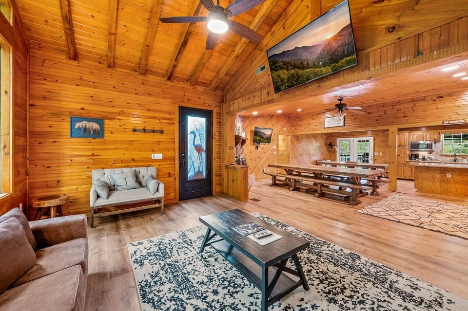 Ridgecrest Retreat's cozy living area