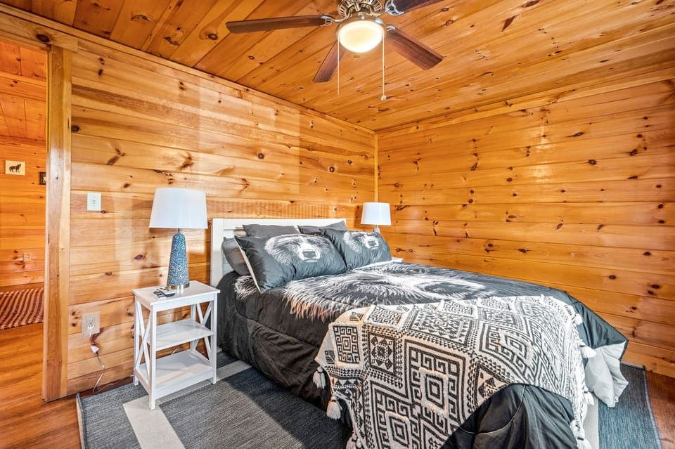 One of Ridgecrest Retreat's comfy bedrooms