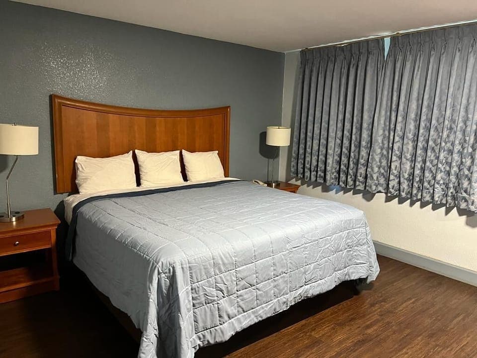 1 bedroom, desk, free WiFi, bed sheets